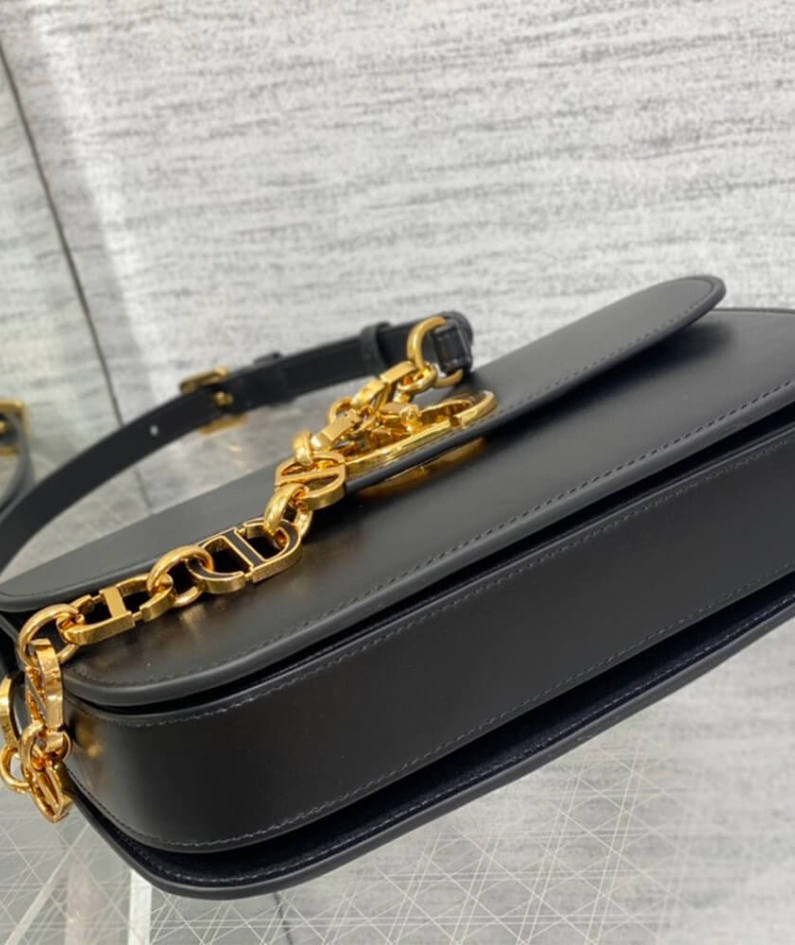 30 MONTAIGNE AVENUE BAG