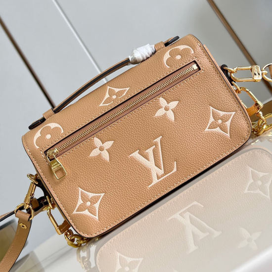 LV Pochette Metis East West LV Pochette Metis East West