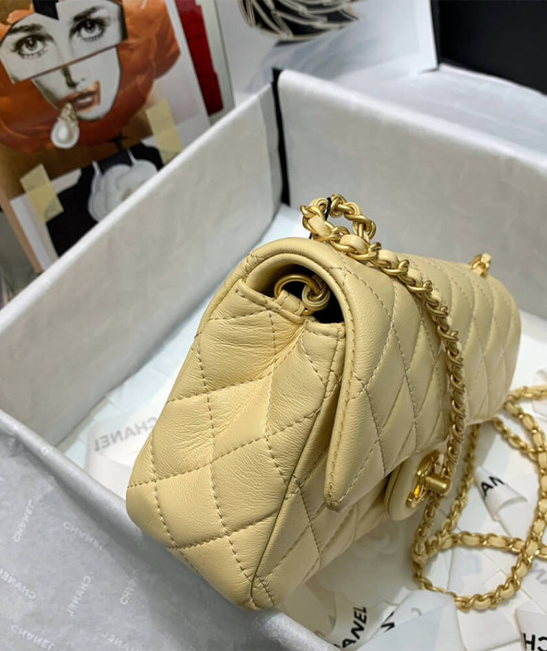 CHANEL Classic Flap Shoulder Bag
