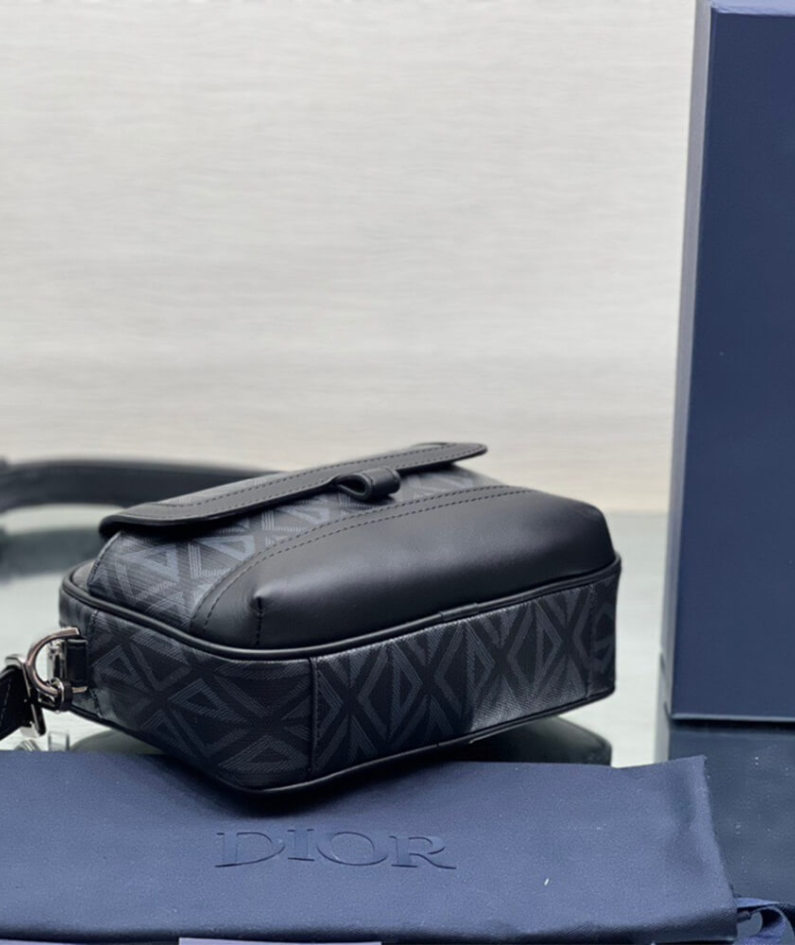 DIOR HIT THE ROAD MESSENGER POUCH