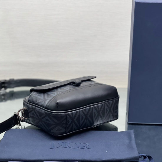 DIOR HIT THE ROAD MESSENGER POUCH