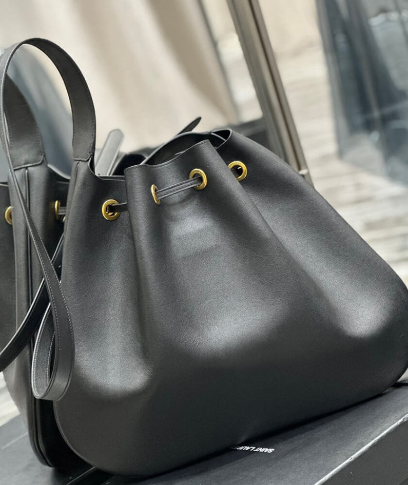 PARIS VII LARGE FLAT HOBO BAG IN SMOOTH LEATHER