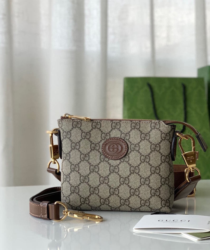 Messenger bag with Interlocking G