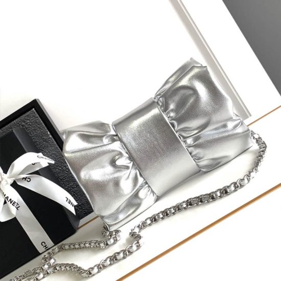 CHANEL Clutch