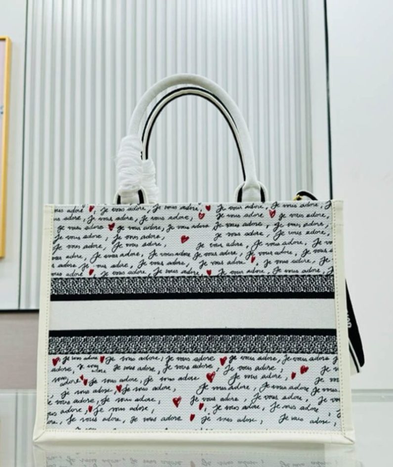 Dioramour Medium Dior Book Tote