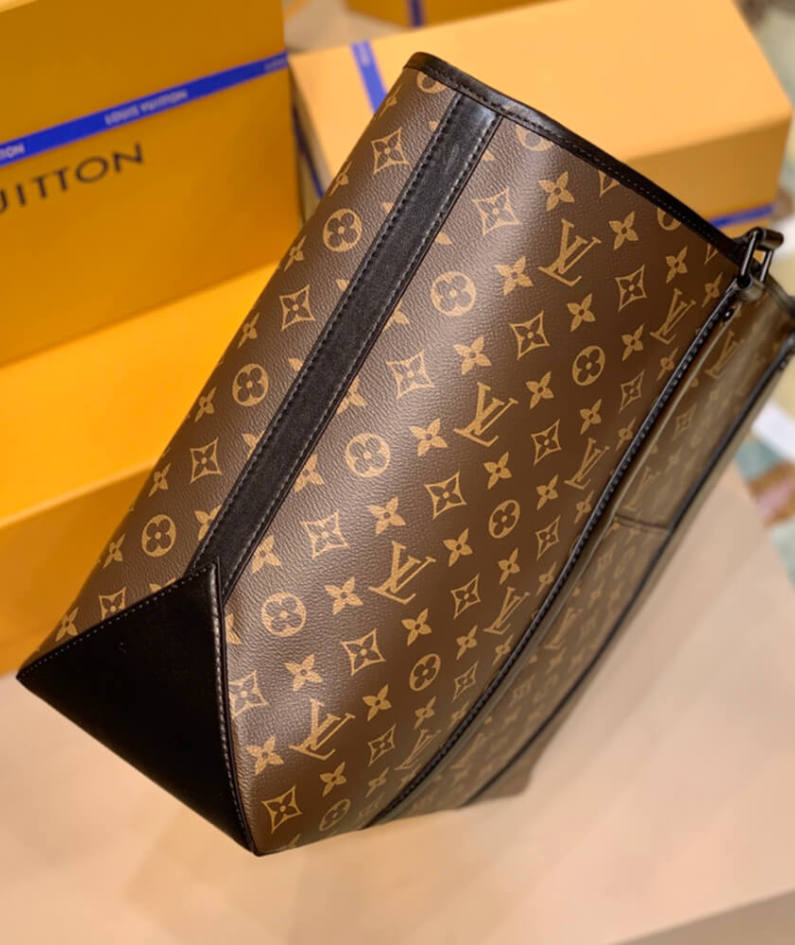LV WEEK-END TOTE GM