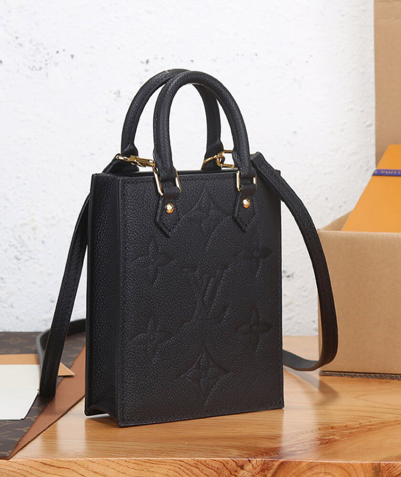 LV PETIT SAC PLAT