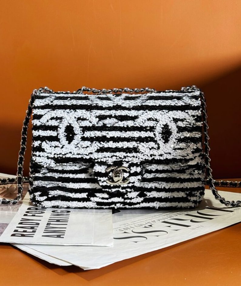 CHANEL SMALL FLAP BAG