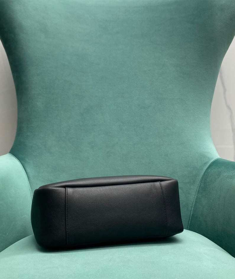 LE 5 à 7 SOFT SMALL IN SMOOTH LEATHER
