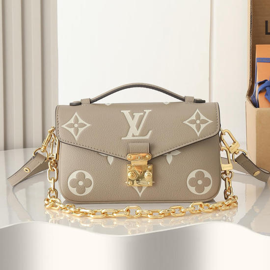 LV Pochette Metis East West LV Pochette Metis East West