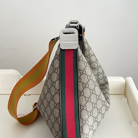 Gucci Attache large shoulder bag