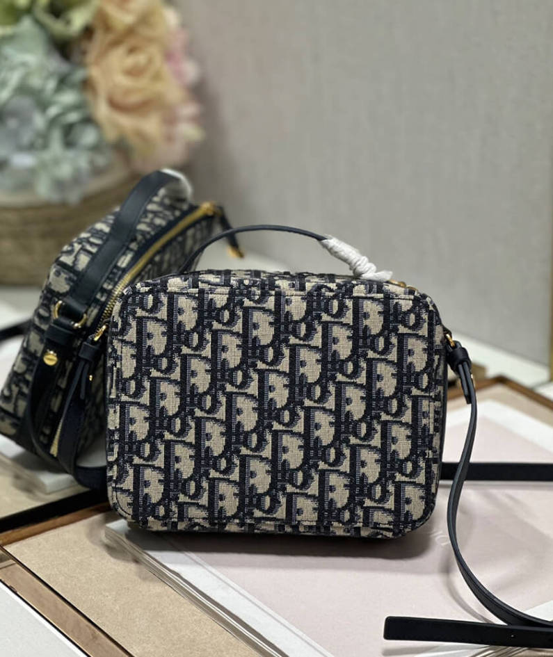 30 MONTAIGNE BOX BAG