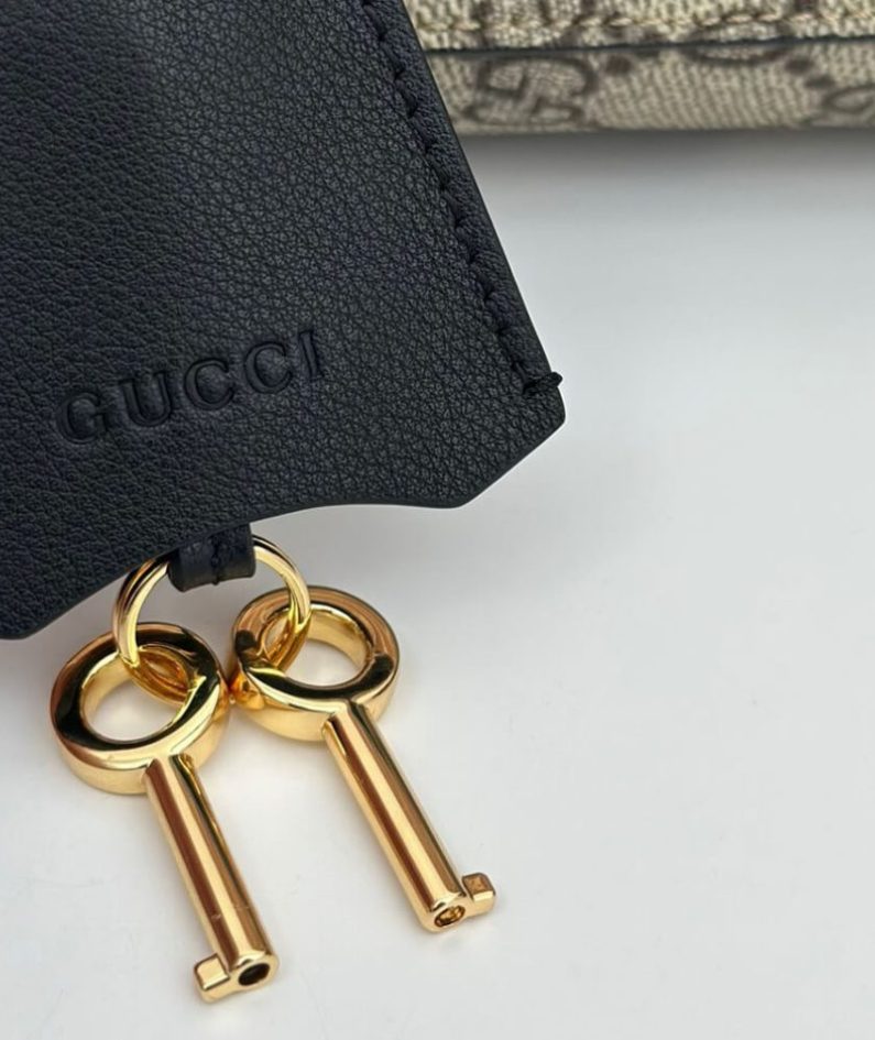 GUCCI PADLOCK GG MEDIUM SHOULDER BAG