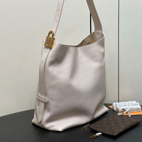 LV Low Key Hobo MM LV Low Key Hobo MM