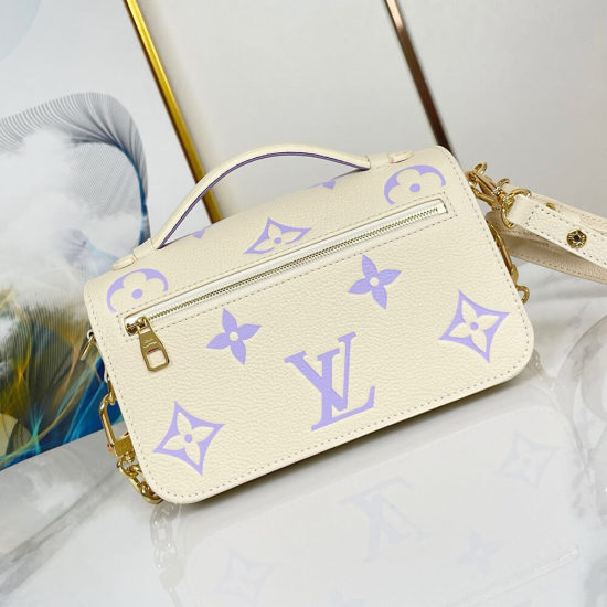 LV Pochette Metis East West LV Pochette Metis East West
