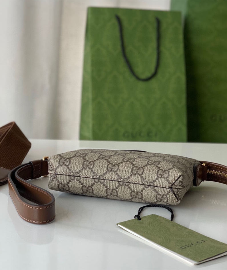 Messenger bag with Interlocking G