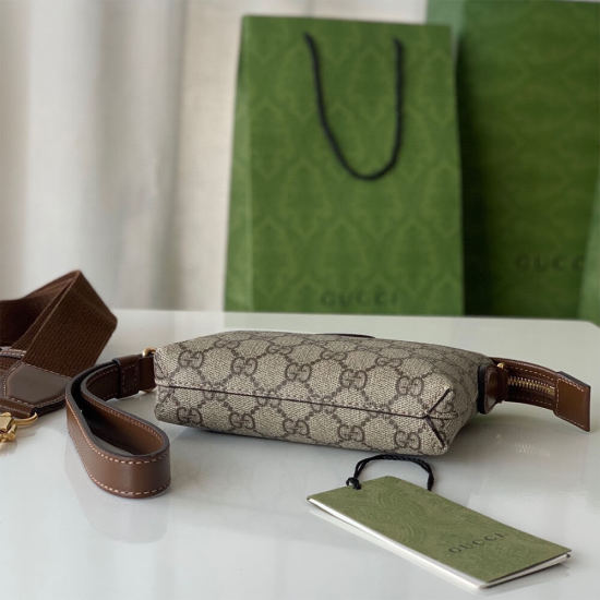Messenger bag with Interlocking G
