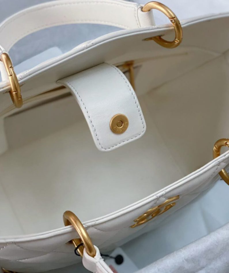 CHANEL SHOPPING BAG