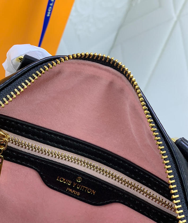 Louis Vuitton SPEEDY BANDOULIERE 22