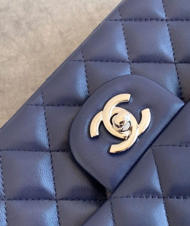 CHANEL CLASSIC 11.12 HANDBAG(high-end grade)