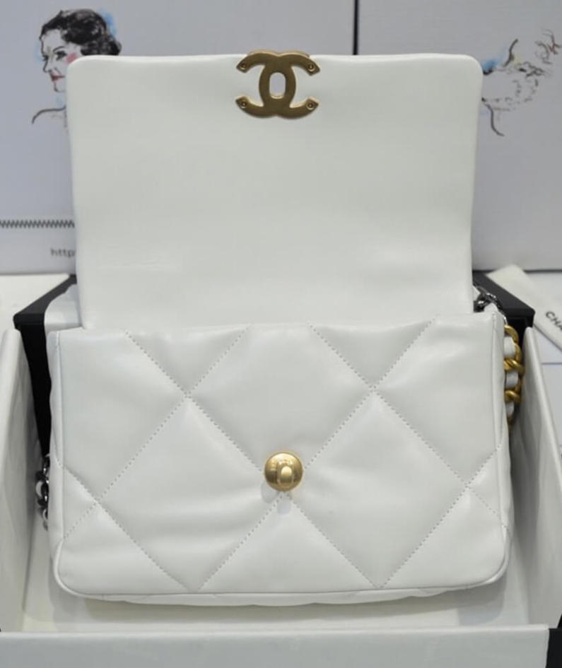 CHANEL 19 HANDBAG