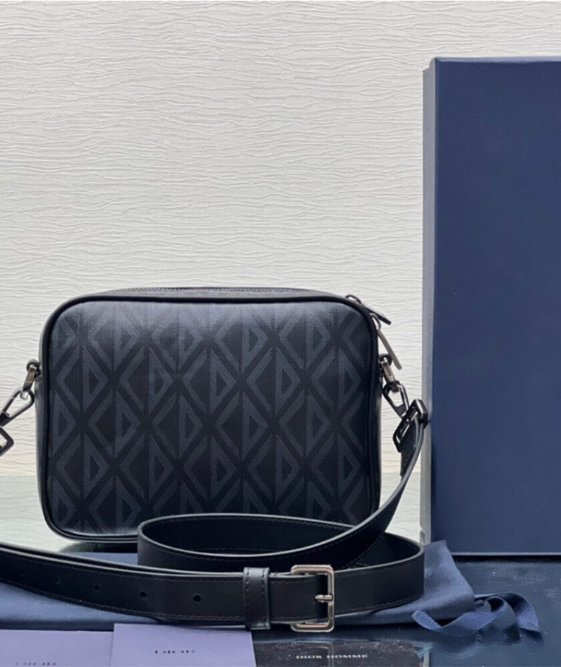 DIOR HIT THE ROAD MESSENGER POUCH