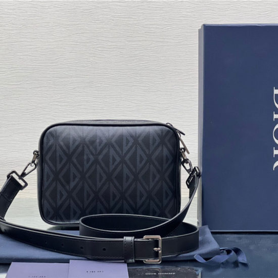 DIOR HIT THE ROAD MESSENGER POUCH