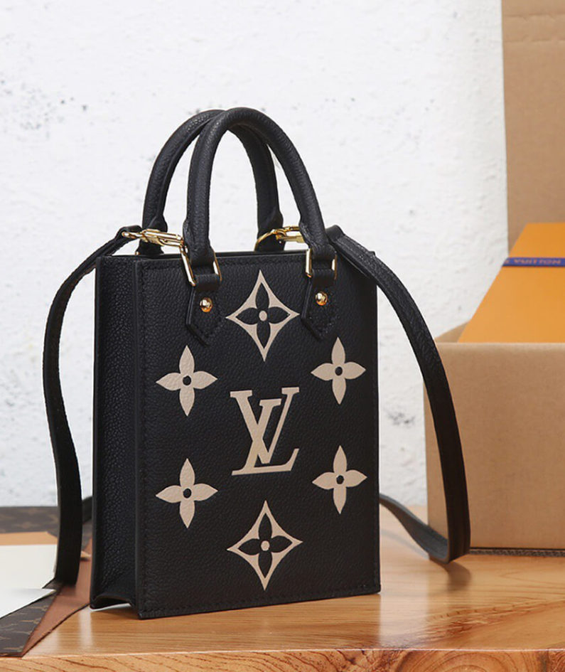 LV PETIT SAC PLAT