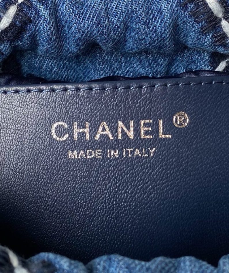 CHANEL 22 MINI HANDBAG