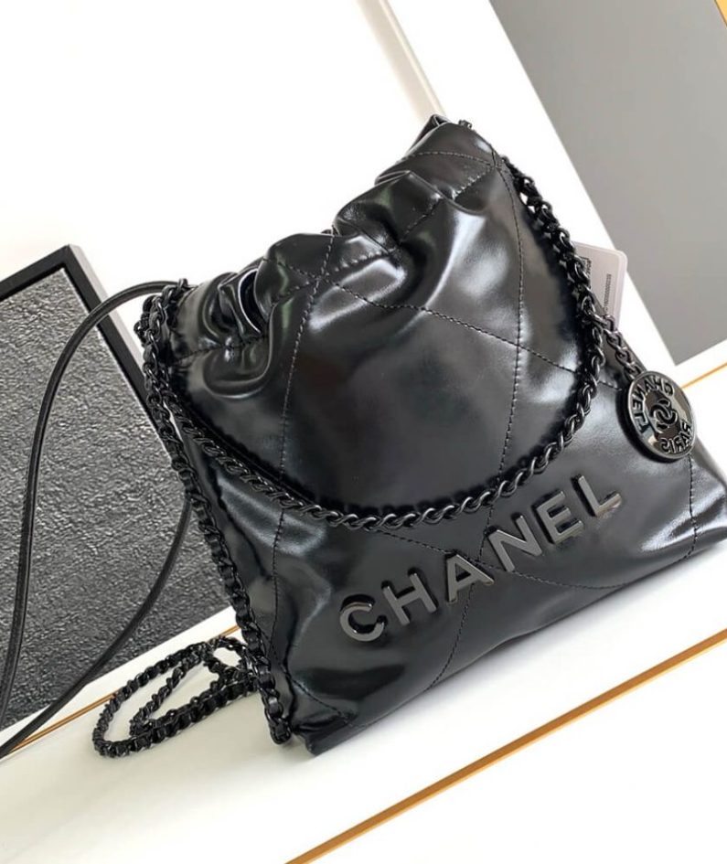 CHANEL 22 MINI HANDBAG