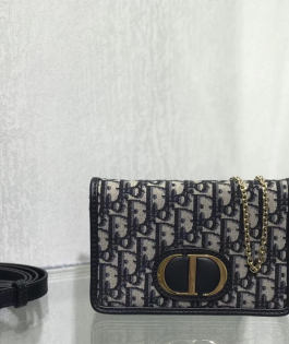 2-IN-1 30 MONTAIGNE POUCH