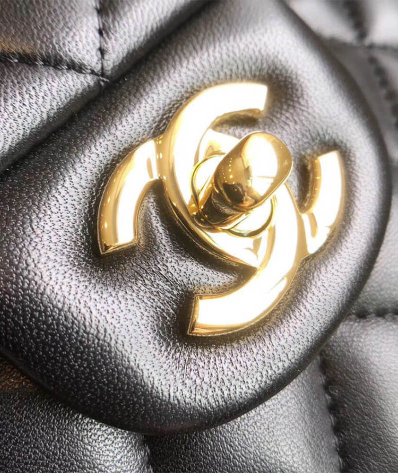 Chanel SMALL CLASSIC HANDBAG