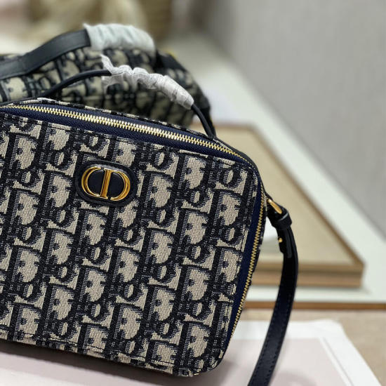 30 MONTAIGNE BOX BAG