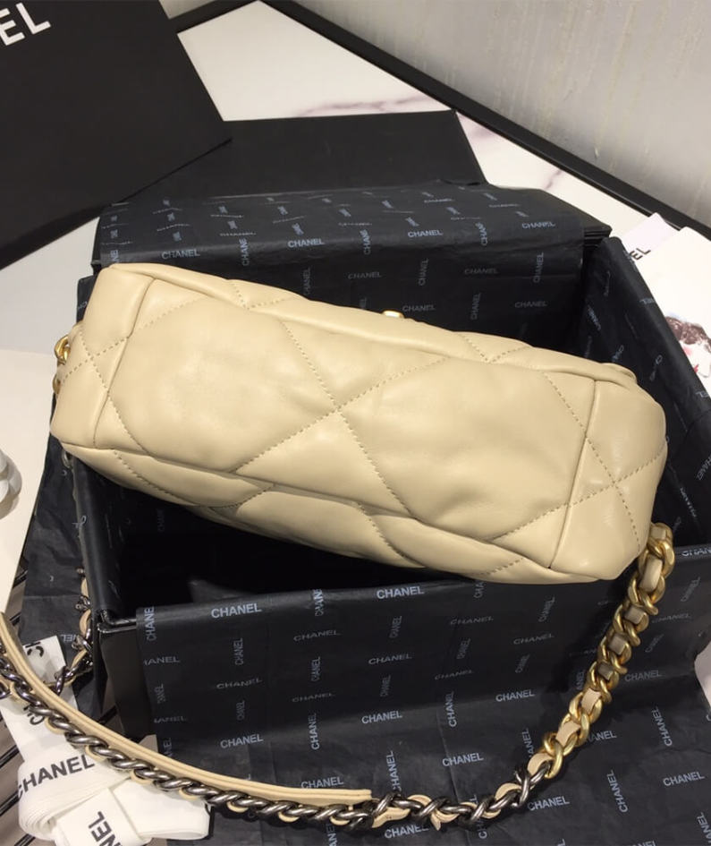 CHANEL 19 Small Flap Bag