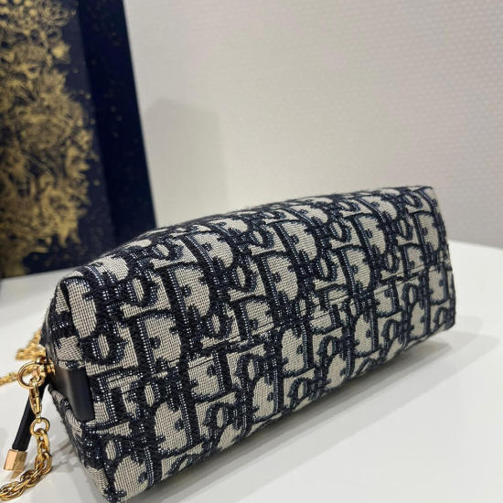30 MONTAIGNE MEDIUM D-ARCH MINI BAG