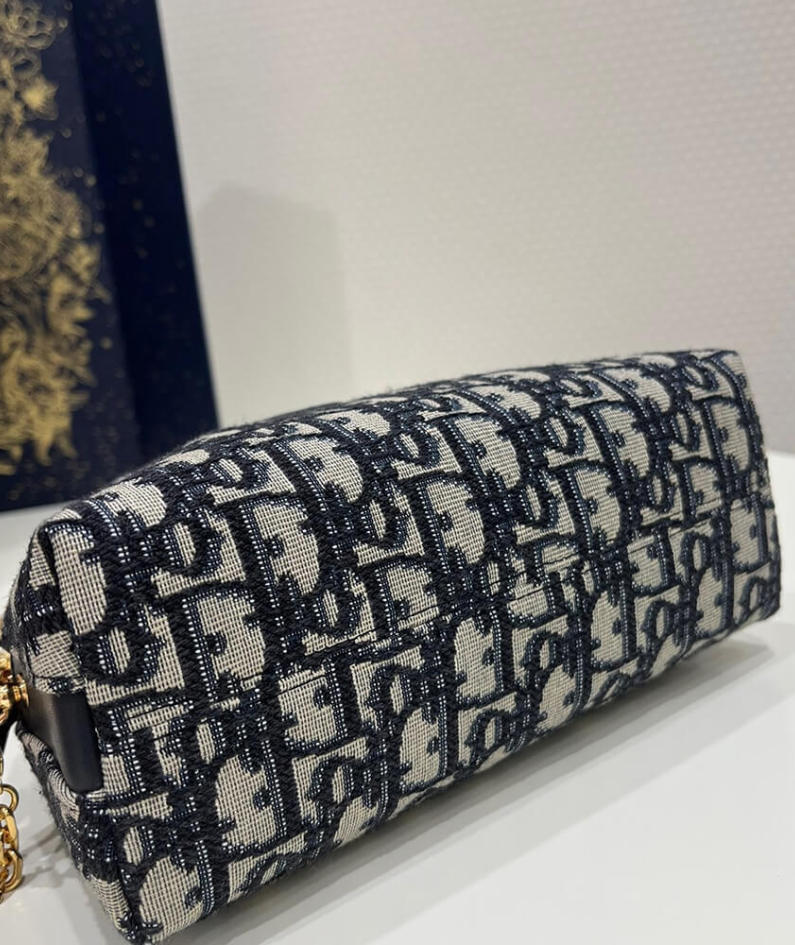 30 MONTAIGNE MEDIUM D-ARCH MINI BAG