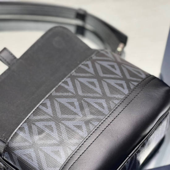 DIOR HIT THE ROAD MESSENGER POUCH