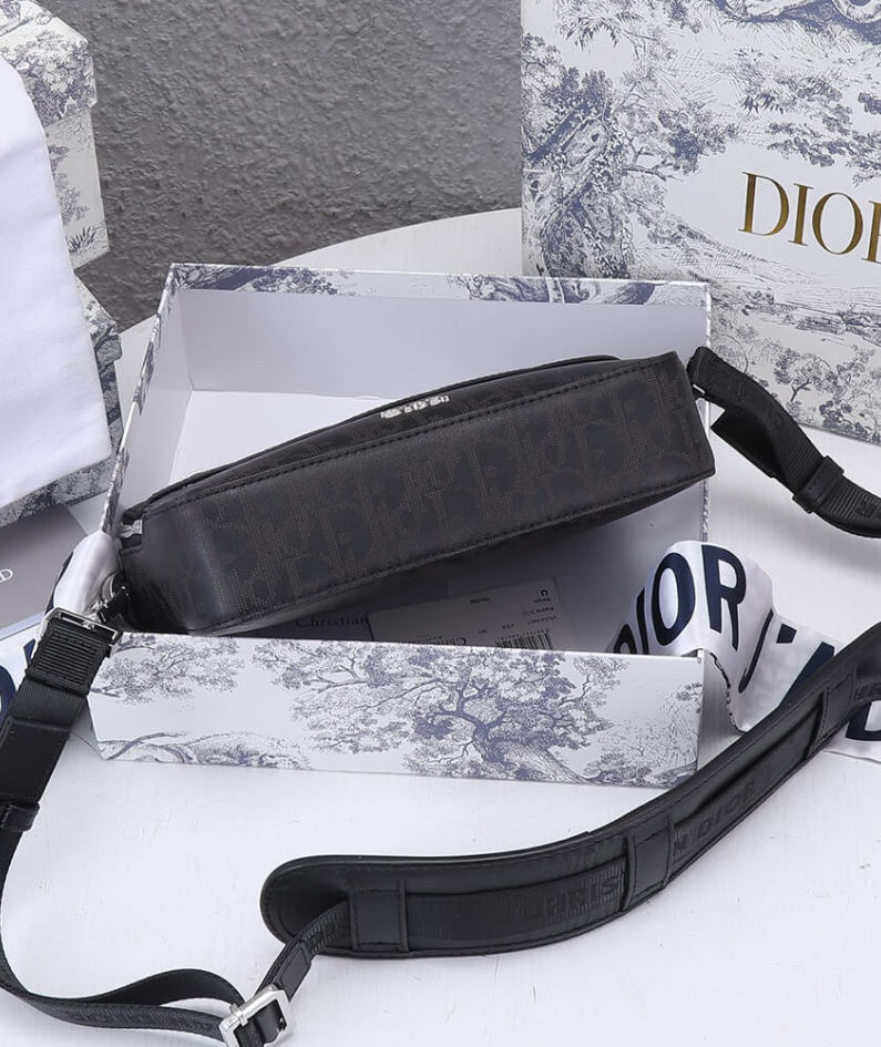 DIOR SAFARI MESSENGER BAG