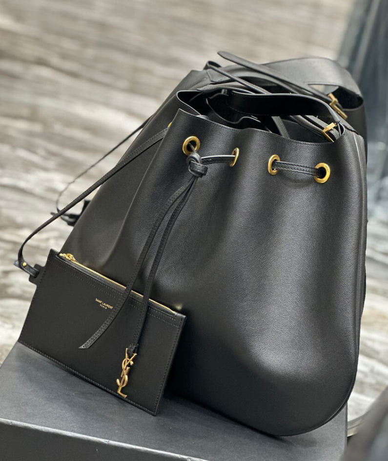 PARIS VII LARGE FLAT HOBO BAG IN SMOOTH LEATHER