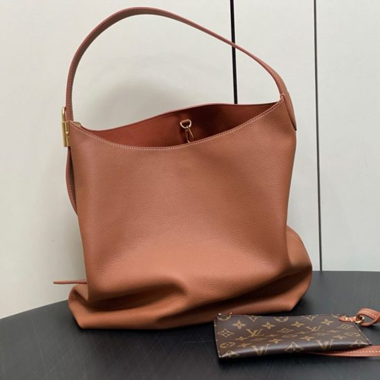 LV Low Key Hobo MM LV Low Key Hobo MM