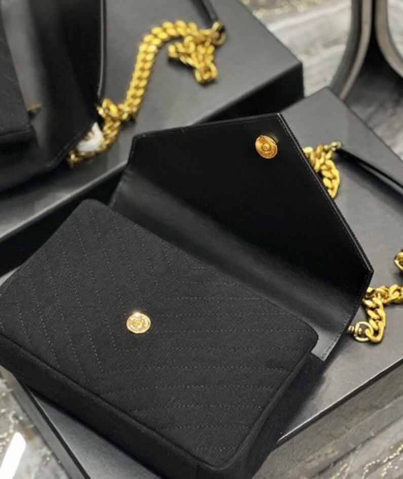 COLLEGE MEDIUM CHAIN BAG IN QUILTED SUEDE