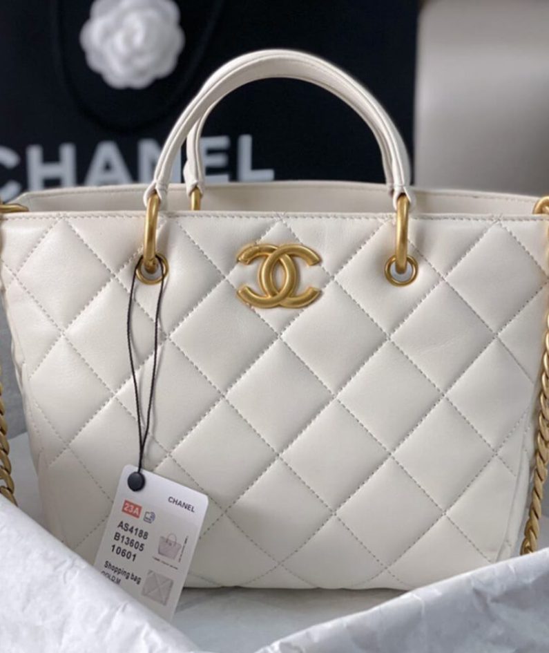CHANEL SHOPPING BAG