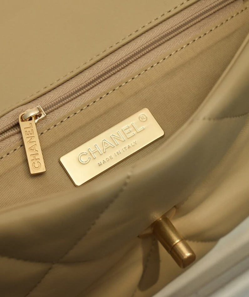 CHANEL 19 HANDBAG