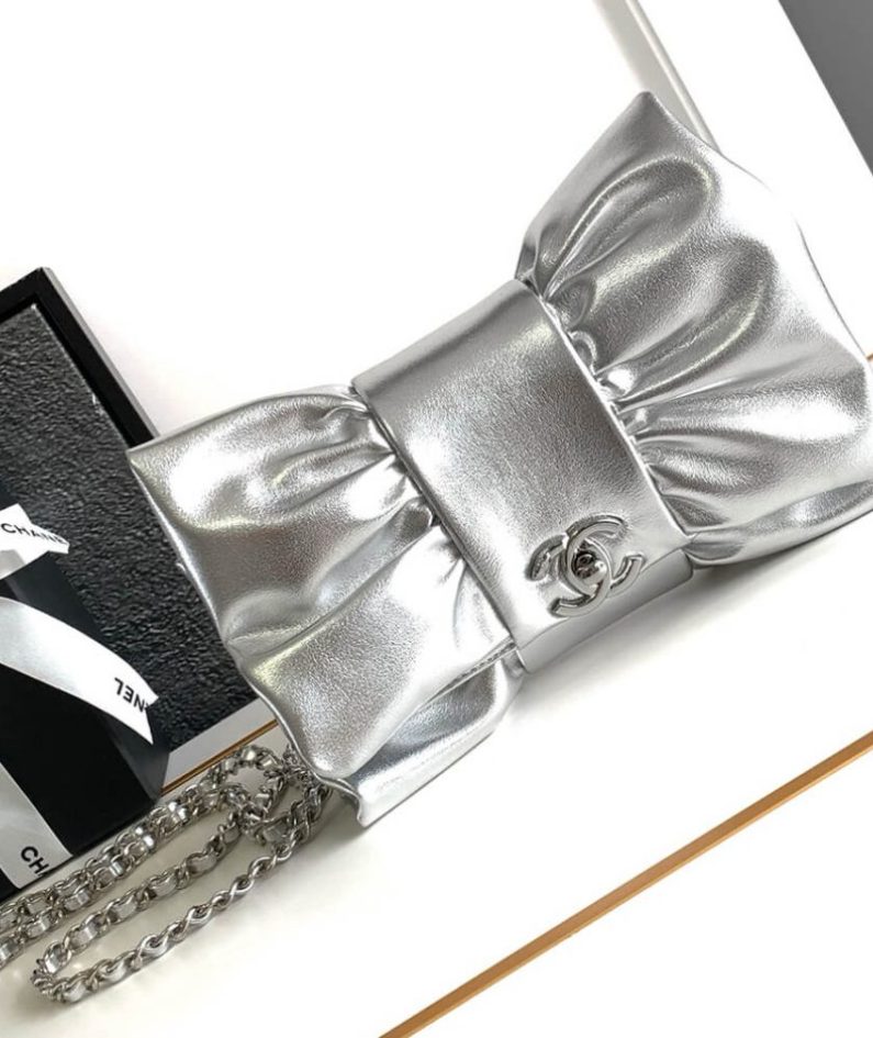 CHANEL Clutch