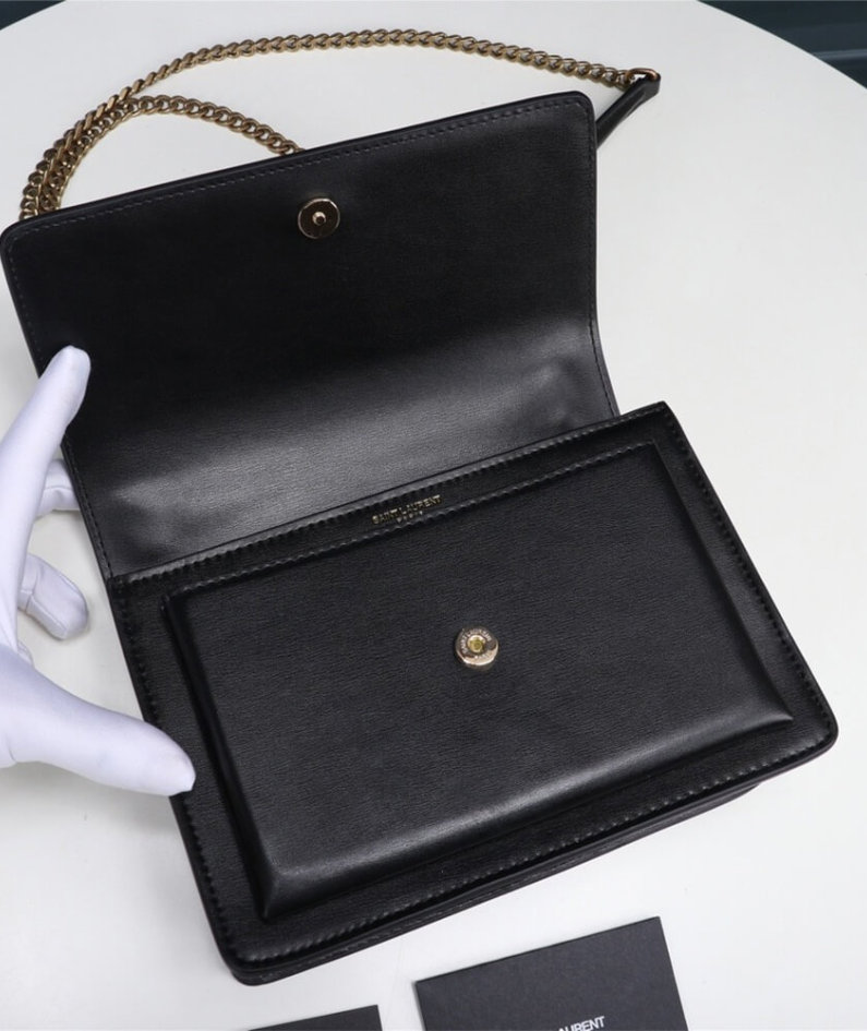 SUNSET MEDIUM CHAIN BAG IN SMOOTH LEATHER