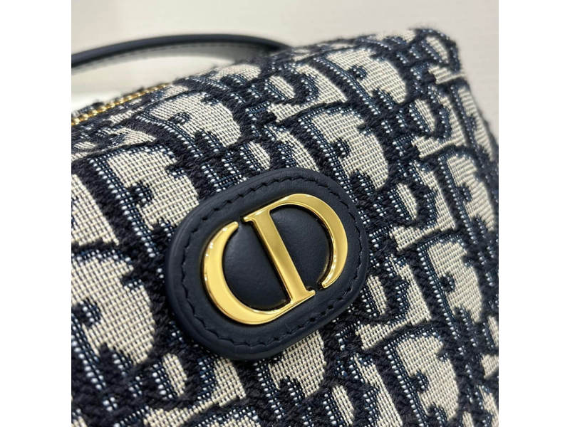 30 MONTAIGNE MEDIUM D-ARCH MINI BAG