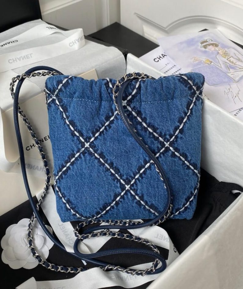 CHANEL 22 MINI HANDBAG