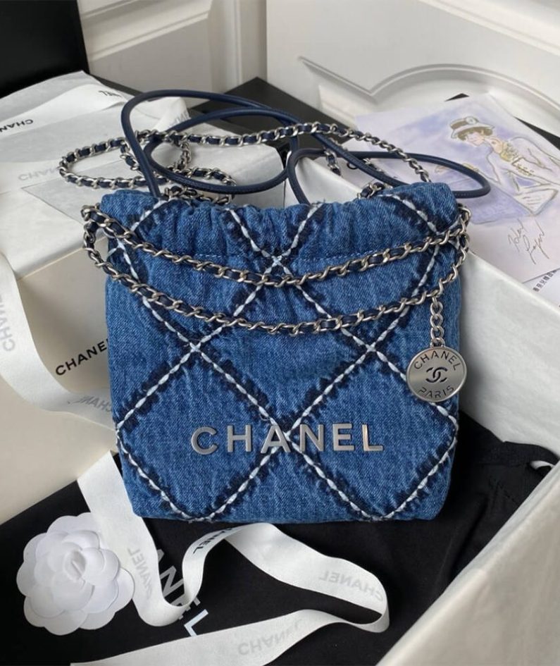 CHANEL 22 MINI HANDBAG
