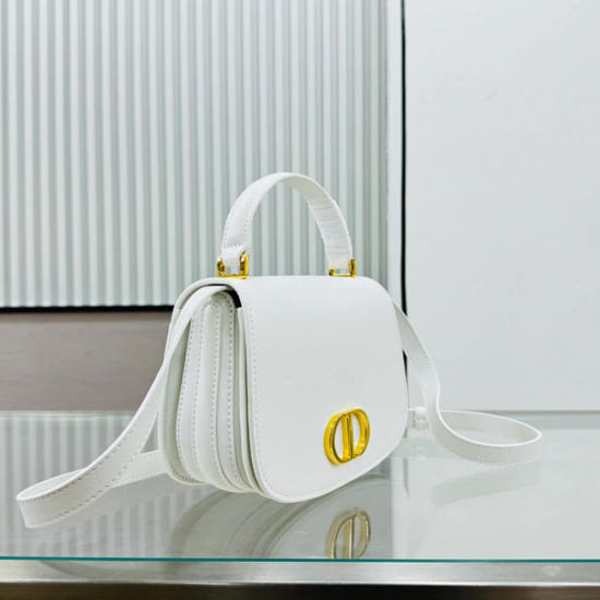Medium 30 Montaigne Avenue Top Handle Bag Medium 30 Montaigne Avenue Top Handle Bag