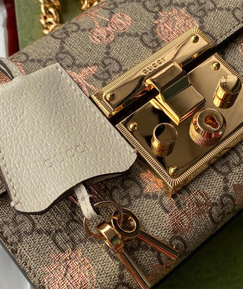 Padlock small berry shoulder bag